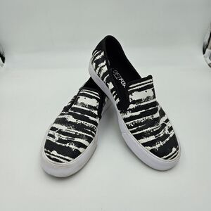 Puma Slip-On Bari Cat Striped Shoes Women Size 7 Black White Casual Memory Foam
